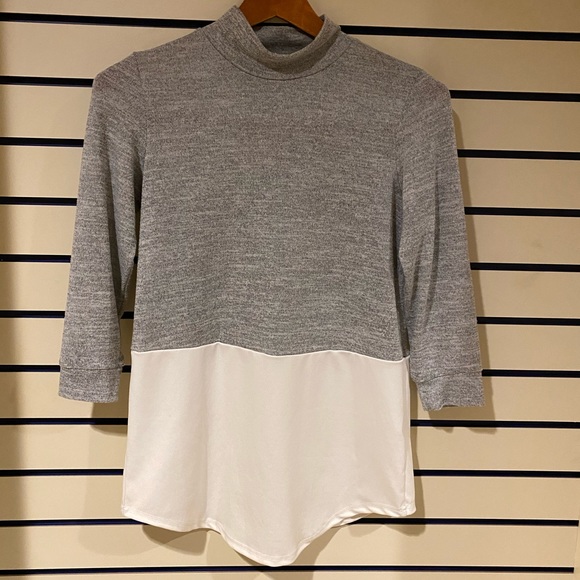 M grey/white color block 3/4 length sleeve top - Picture 1 of 3